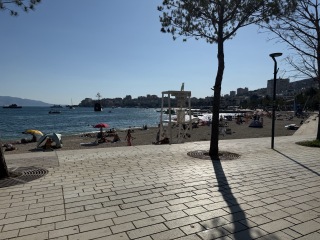 Publiczna plaża Saranda